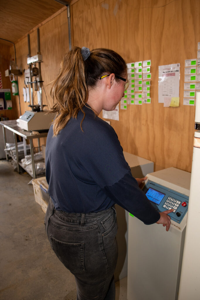 Compression Machine (2)